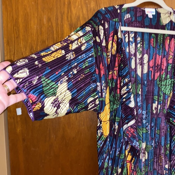 LuLaRoe Shirley 3/4 Sleeve Kimono in Vibrant Colors Floral Print 🌺🌼-Size Small - Picture 3 of 10